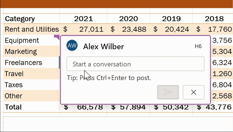 GIF che mostra l'aggiunta di un collegamento ipertestuale in un commento con thread in Excel.